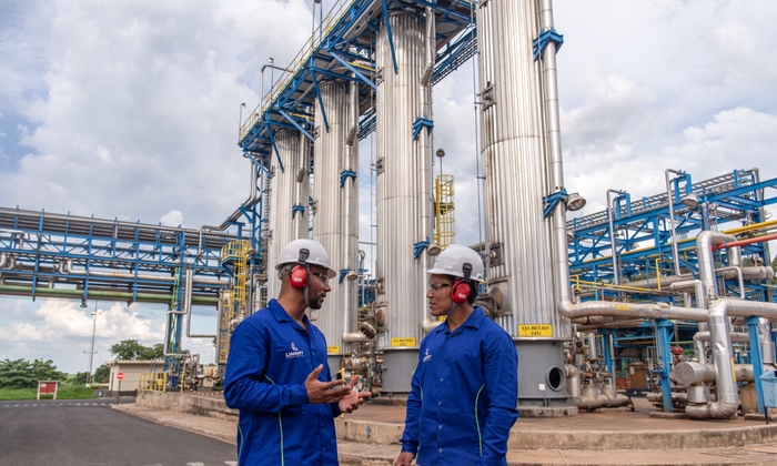 O método utilizado pela Lwart Soluções Ambientais para o rerrefino de óleo lubrificante usado possibilita que oluc retorne ao mercado como óleo básico de alta pureza e desempenho. 